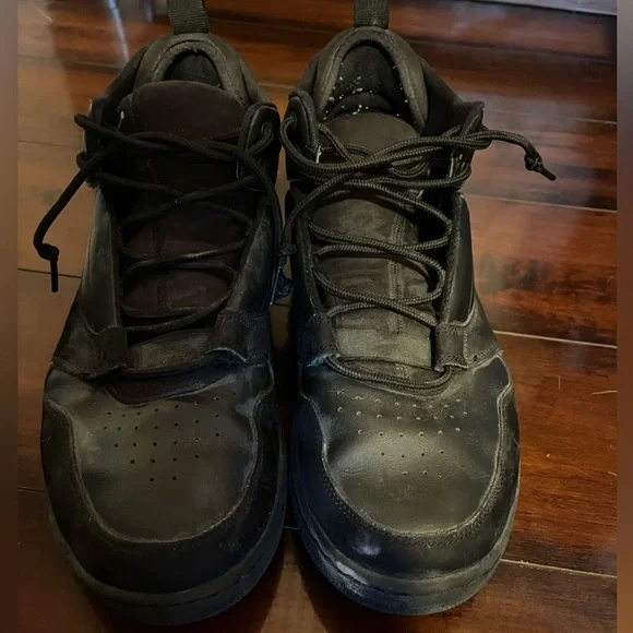 Men’s Jordan Fadeaway sneaker, size 10.5, black, used. - Picture 2 of 4